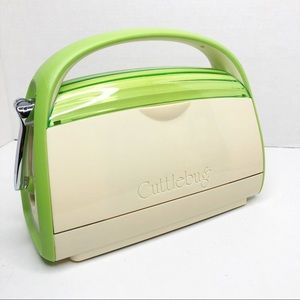 The Circut Cuddlebug Embossing Machine in Green